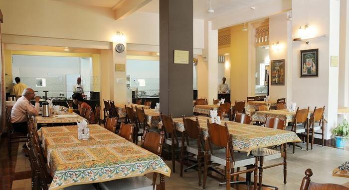 Hotel Arya Niwas